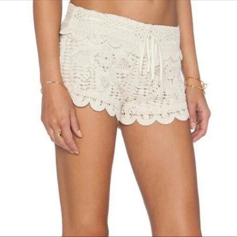 Surf Gypsy Crochet Cover-Up Shorts in Cream.         Women’s Large